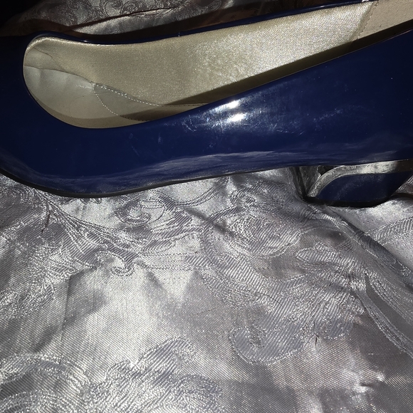 Classique blue pumps size 9M - Picture 3 of 8
